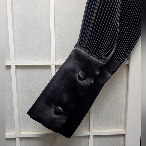 Satin Plisse Plunging Split Maxi Dress Missguided x Carli Bybel - Picture 7 of 12